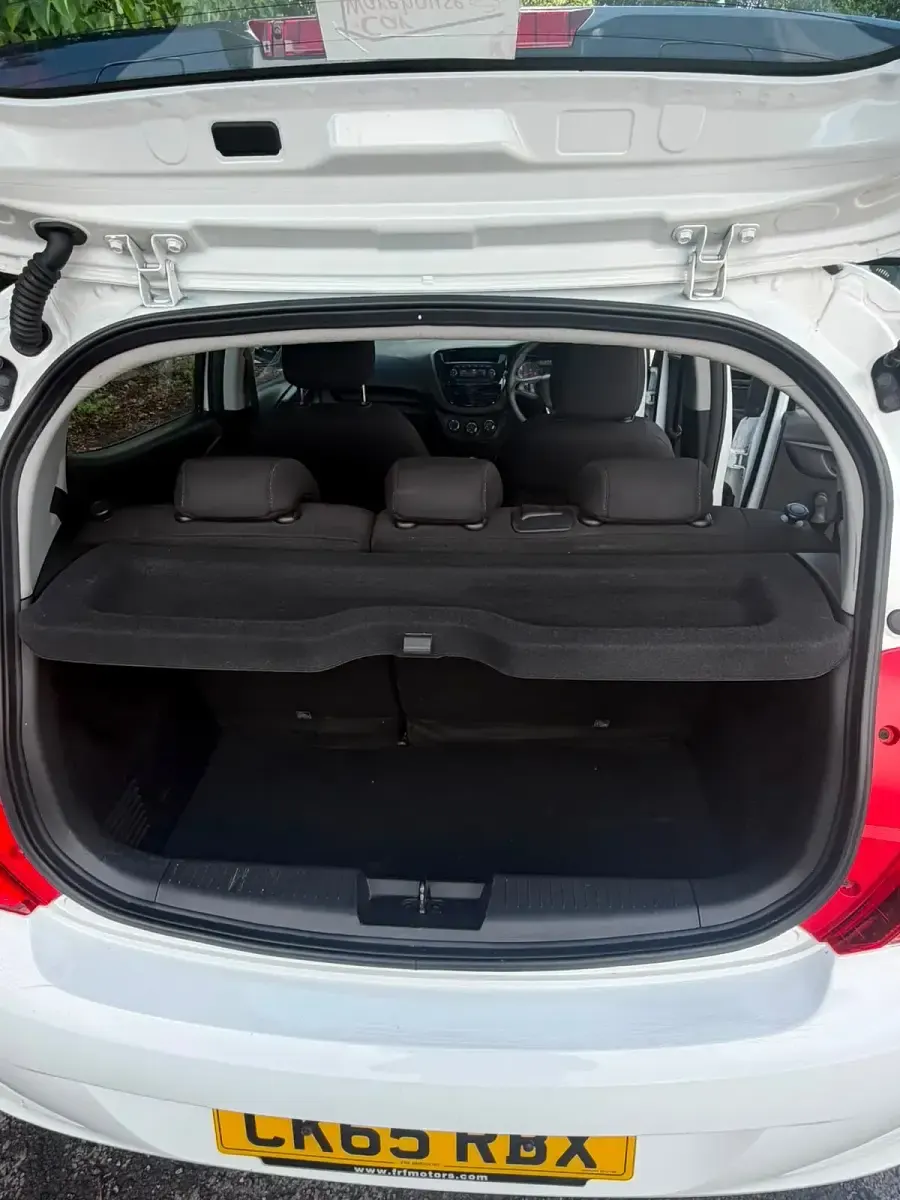 Used Vauxhall Viva 75 HP (55 kW) 2015 White Hatchback