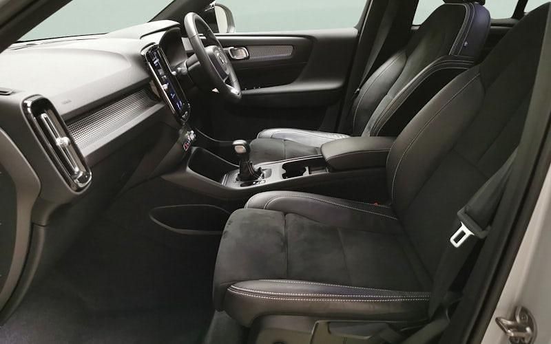 Used Volvo XC40 R-Design 163 HP (119 kW) 2021 SUV