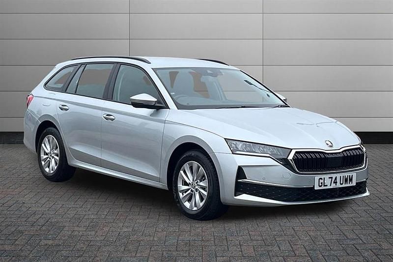 Brilliant silver New 2024 Skoda Octavia SE Technology Estate | £23,850 (Good price) - Image 1/4