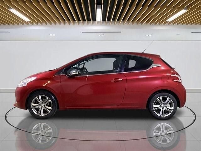 Used Peugeot 208 Allure 70 HP (51 kW) 2013 Red Hatchback