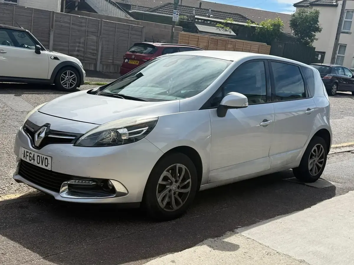 Used Renault Scénic III Dynamique 110 HP (80 kW) 2014 Silver MPV
