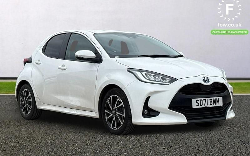Used 2025 Toyota Yaris Hybrid Design Hatchback | £15,999 (Super price) - Image 1/4