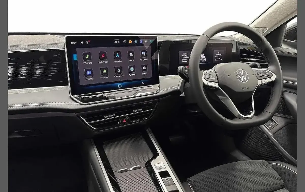 New VW Passat Elegance 204 HP (150 kW) 2026 Black Estate