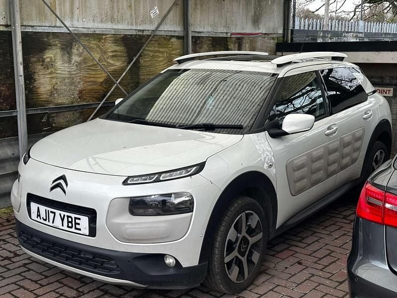 White Used 2017 Citroën C4 Rip Curl SUV | £6,995 (Good price) - Image 1/1
