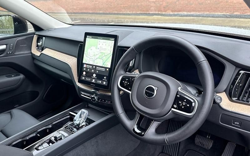 Used Volvo XC60 Plus 250 HP (183 kW) 2024 Grey SUV