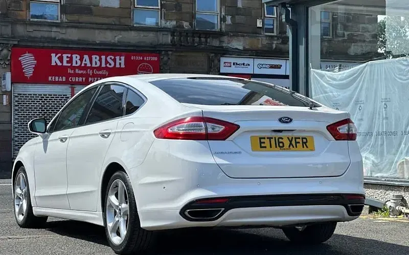 Used Ford Mondeo Titanium 180 HP (132 kW) 2016 White Hatchback
