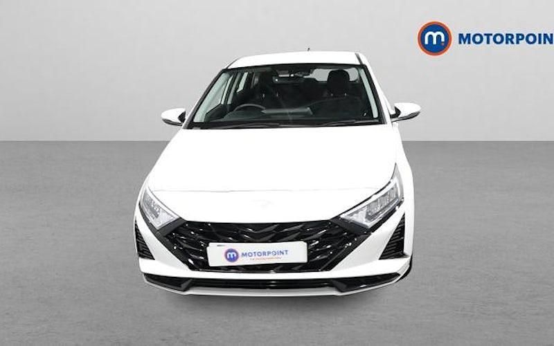 Used Hyundai i20 Advanced 101 HP (74 kW) 2024 White Hatchback