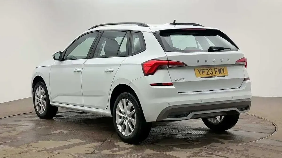 Used Skoda Kamiq SE 70 HP (51 kW) 2023 Moon white metallic SUV