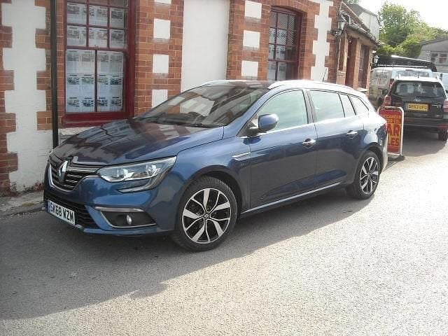 Used Renault Mégane GrandTour Iconic 140 HP (102 kW) 2018 Blue met Estate