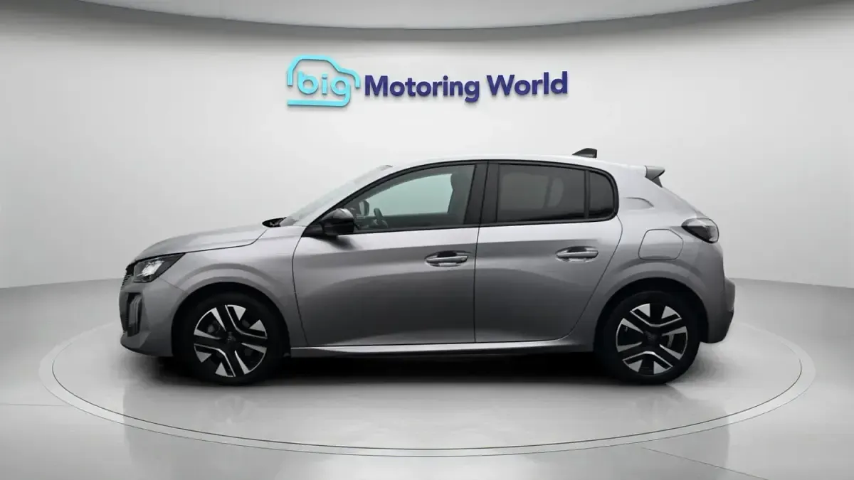 Used Peugeot 208 Allure 101 HP (74 kW) 2024 Grey Hatchback