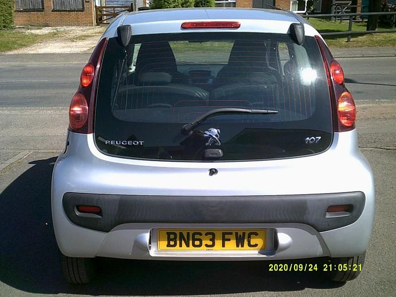 Silver Used 2013 Peugeot 107 Active Hatchback | £2,995 (Fair price) - Image 1/4