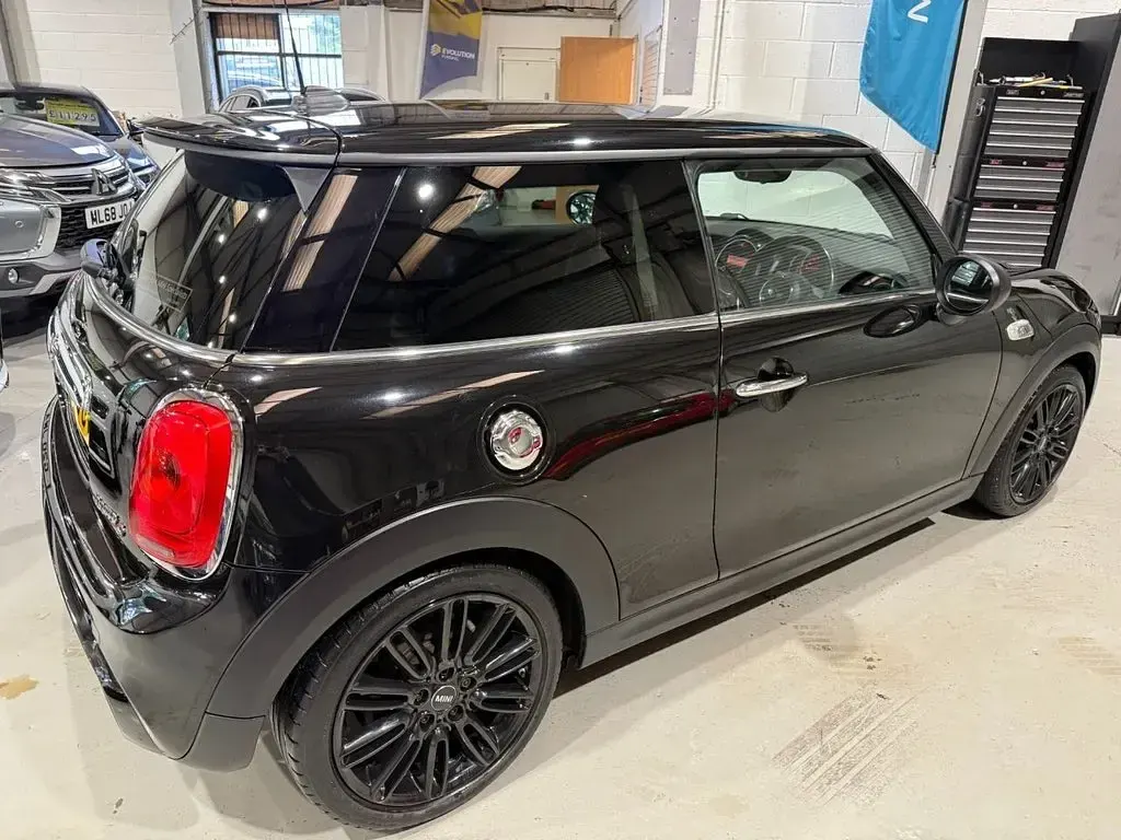 Used Mini Cooper S Hatch 192 HP (141 kW) 2015 Black Hatchback