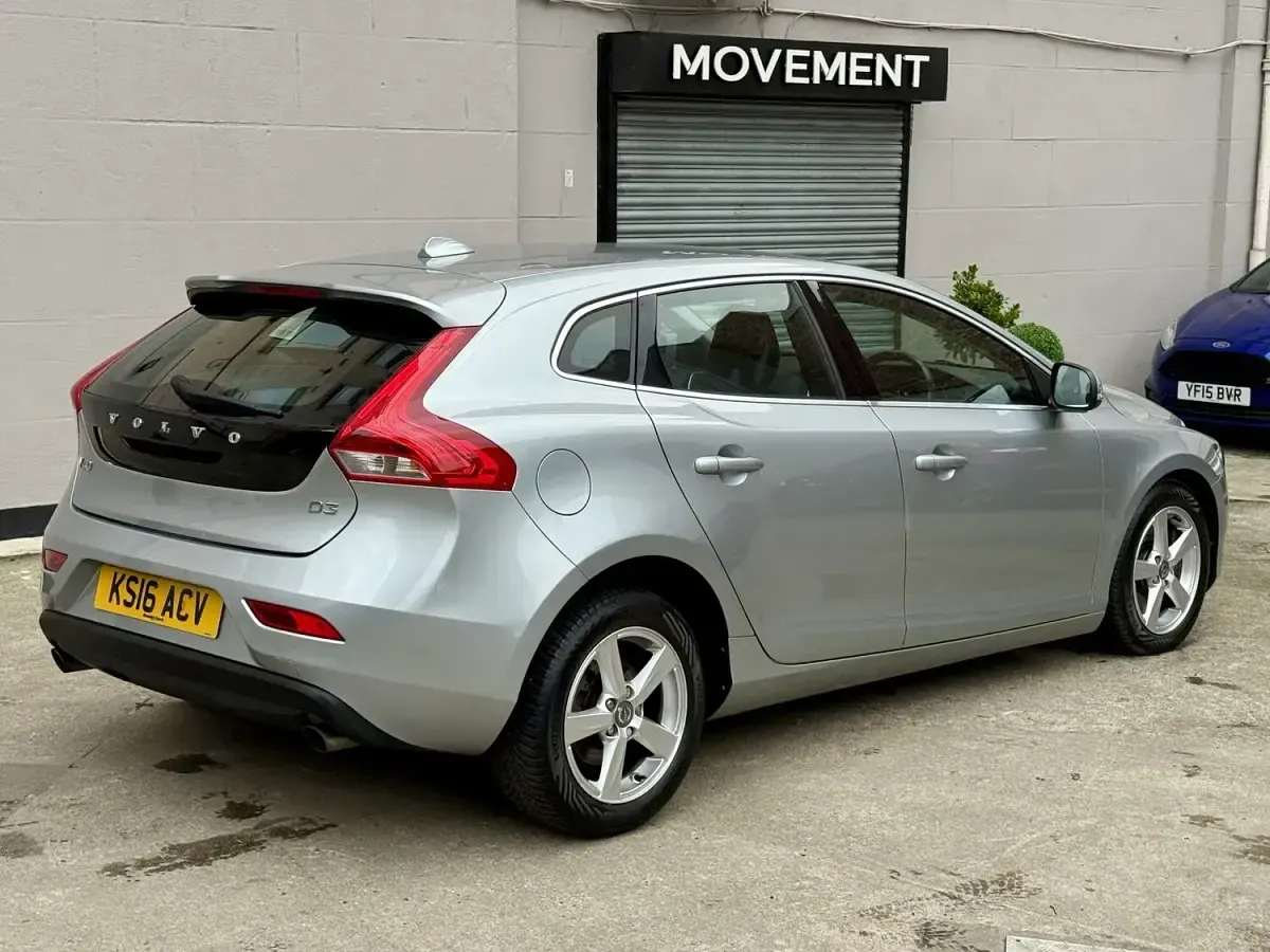 Used Volvo V40 SE 150 HP (110 kW) 2016 Silver Hatchback