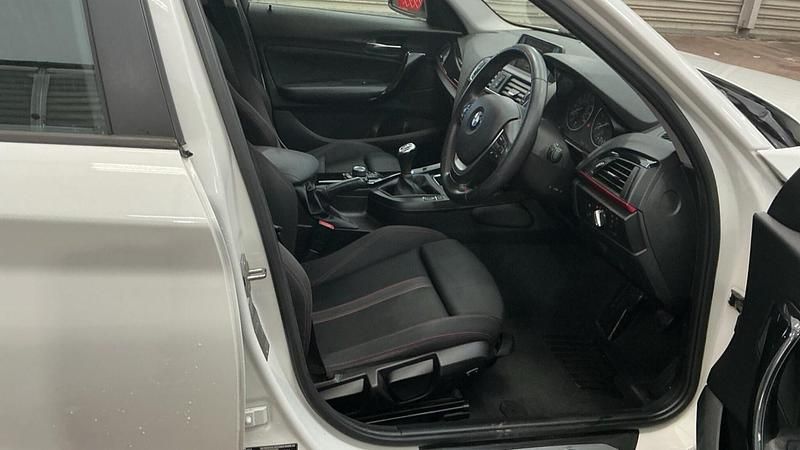 Used BMW 118 Sport Line 2015 White Hatchback