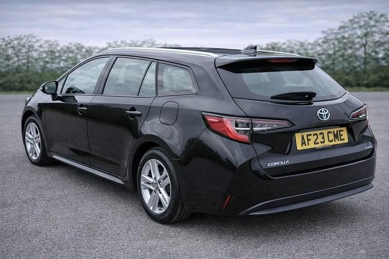 Usado Toyota Corolla 140 HP (102 kW) 2023 Preto Carrinha