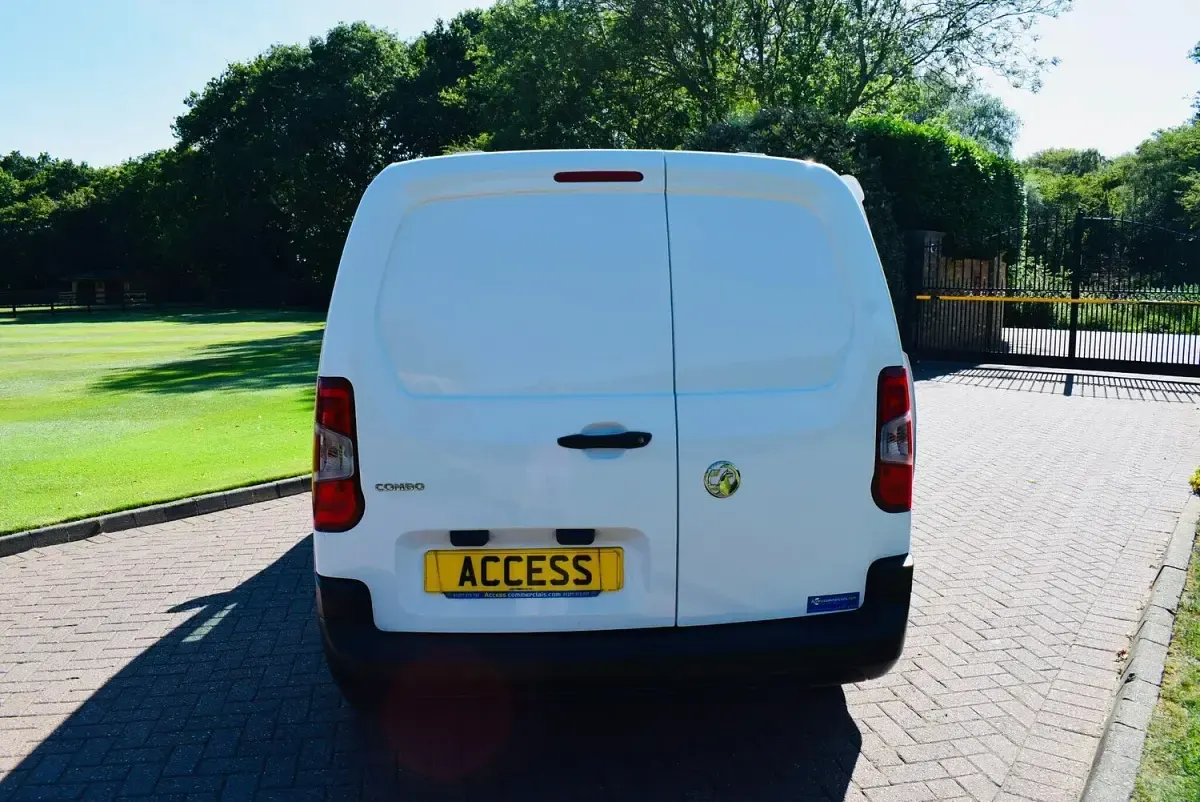 Used Vauxhall Combo 100 HP (73 kW) 2023 White MPV