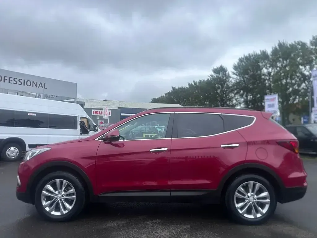 Used Hyundai Santa Fe Premium 197 HP (144 kW) 2017 Red SUV