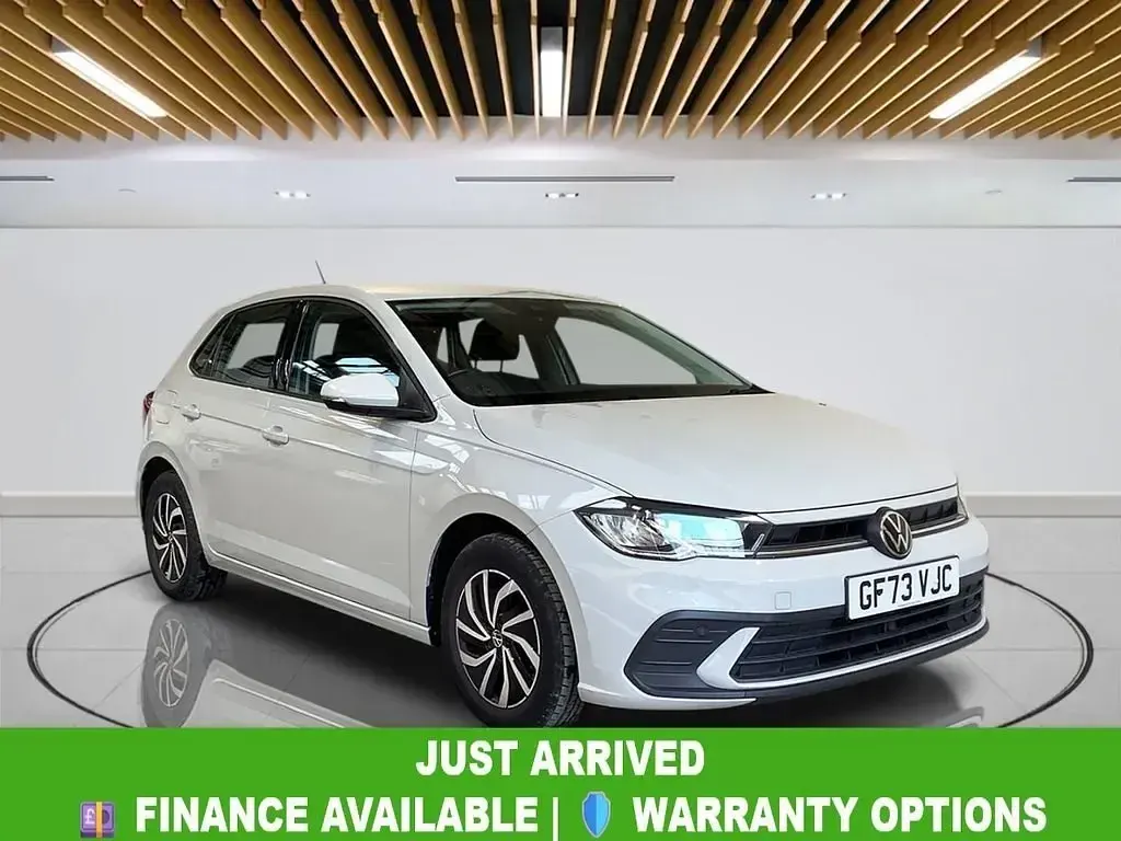 Usado VW Polo Life 95 HP (69 kW) 2023 Cinzento Citadino
