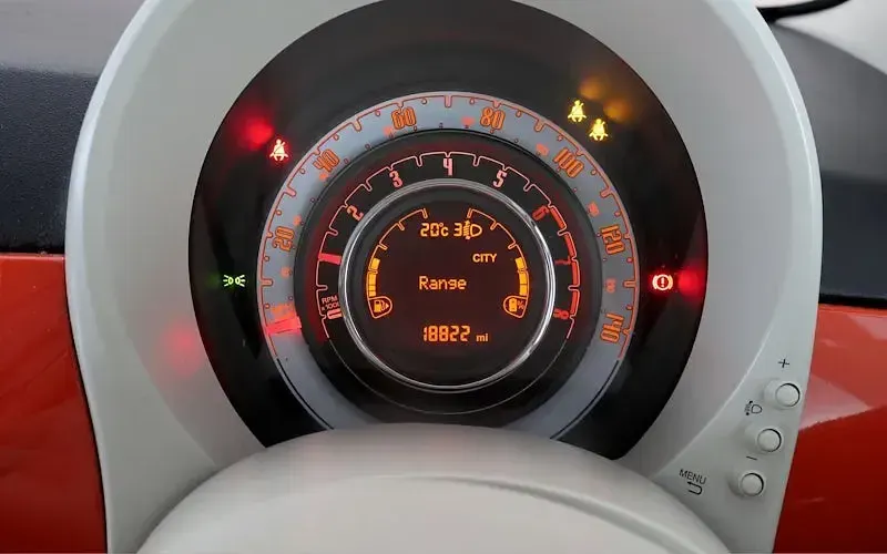 Used Fiat 500 69 HP (50 kW) 2023 Orange Hatchback