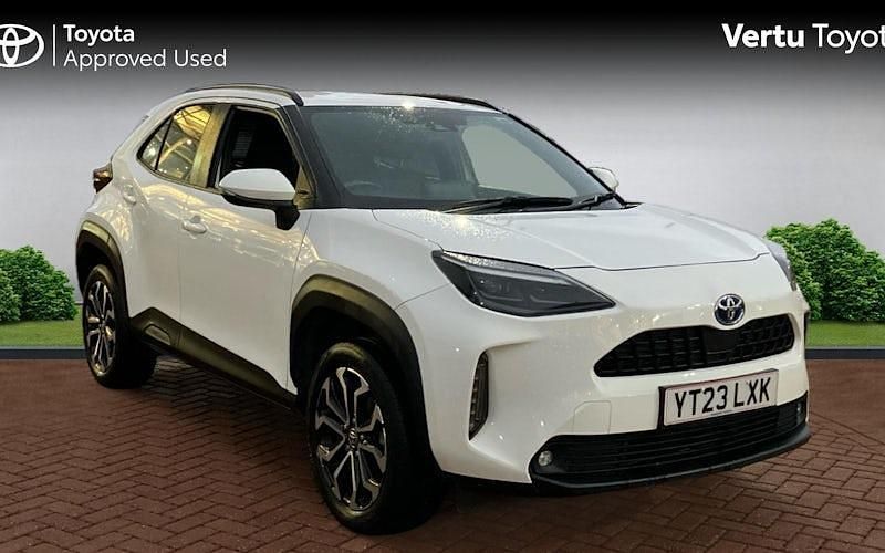 Used 2025 Toyota Yaris Hybrid Design Estate | £19,250 (Super price) - Image 1/4