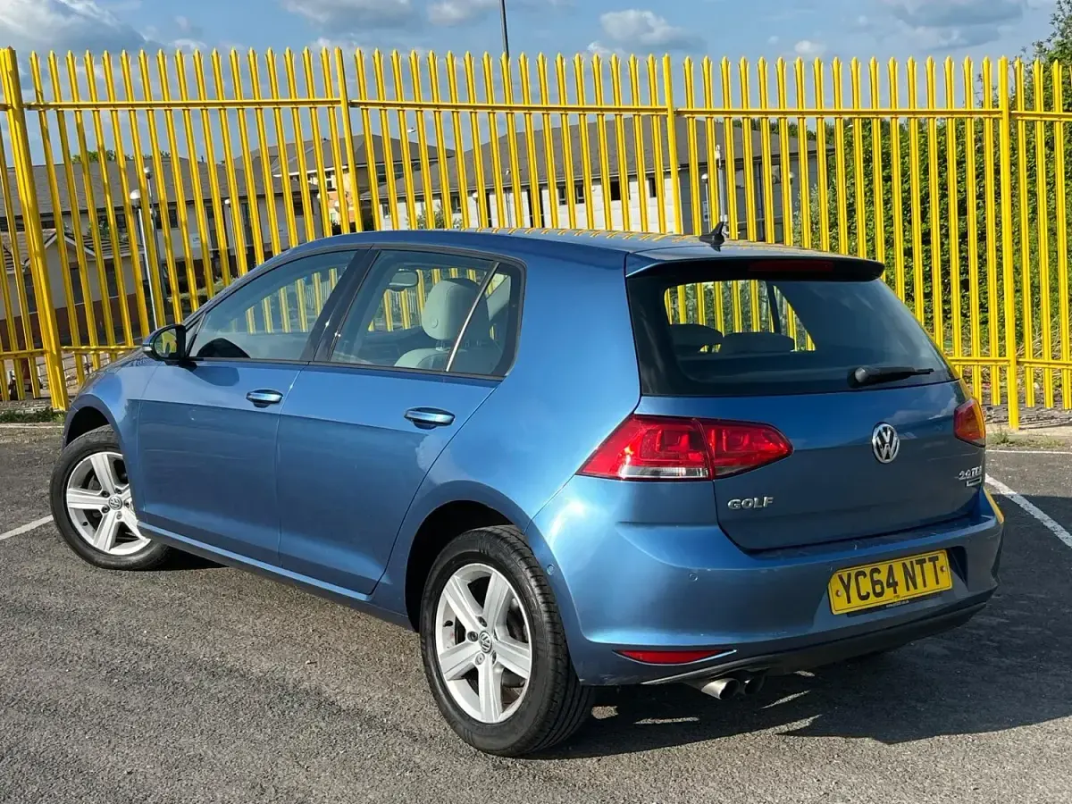 Begagnad VW Golf VII Match 110 HK (80 kW) 2014 Blå Halvkombi
