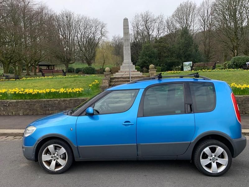 Usado Skoda Roomster 2008 Azul Monovolume