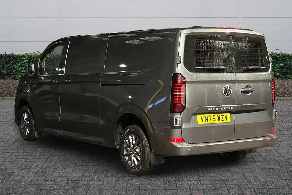 Nouă VW Transporter Pro 2025 Graphite dust metallic Van