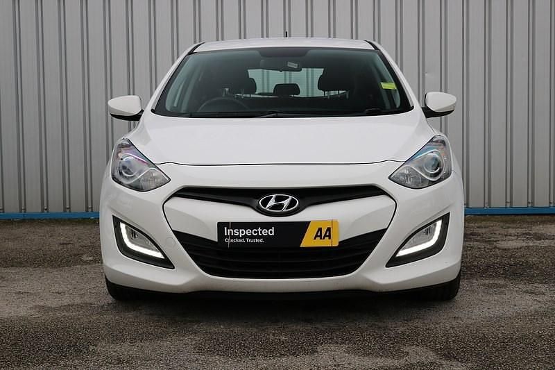 Used Hyundai i30 Classic 2015 White Hatchback