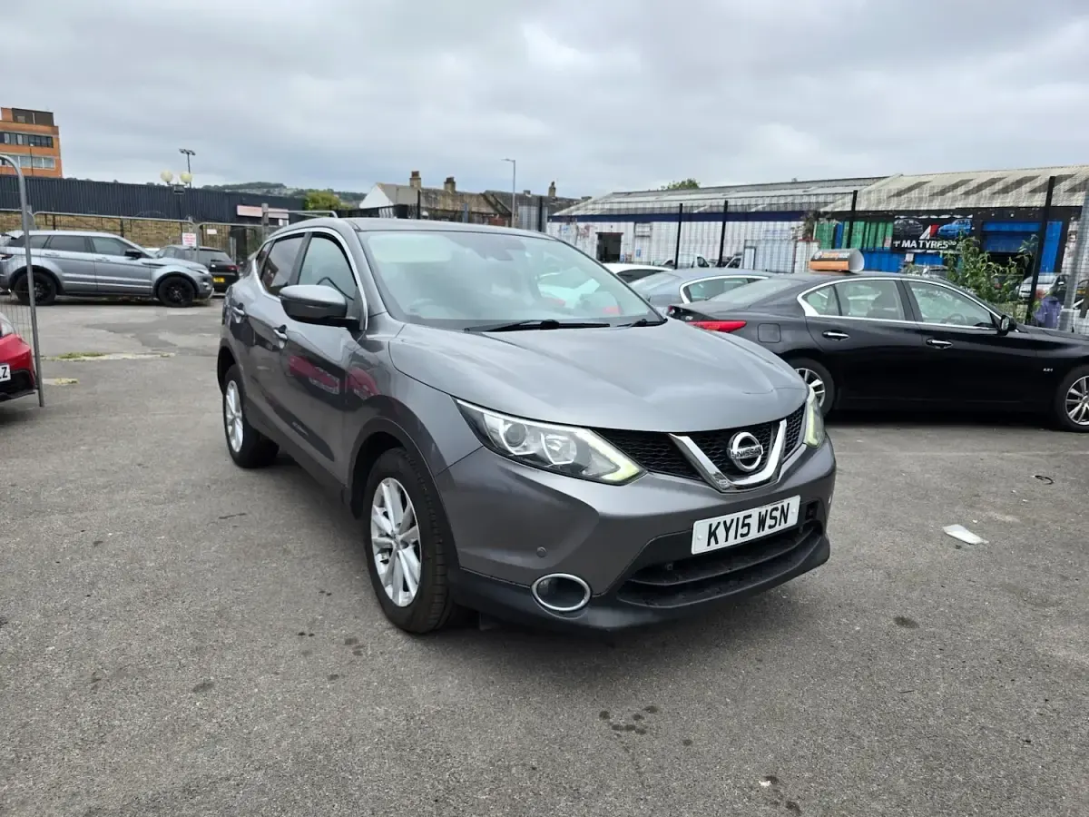 Used Nissan Qashqai Acenta+ 110 HP (80 kW) 2015 Grey SUV