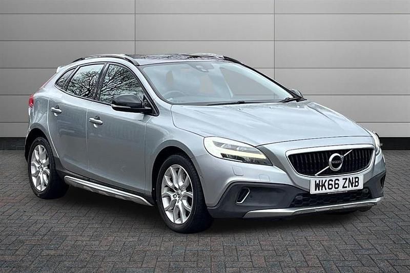Used Volvo V40 Pro 190 HP (139 kW) 2016 Silver Hatchback
