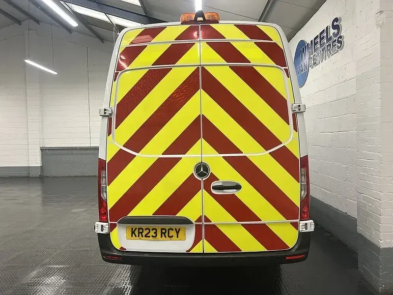 Used Mercedes Sprinter Progressive 150 HP (110 kW) 2023 White Van
