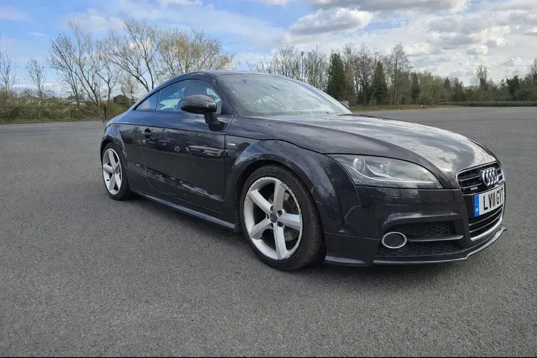 Begagnad Audi TT S-Line 210 HK (154 kW) 2011 Grå Sportkupé