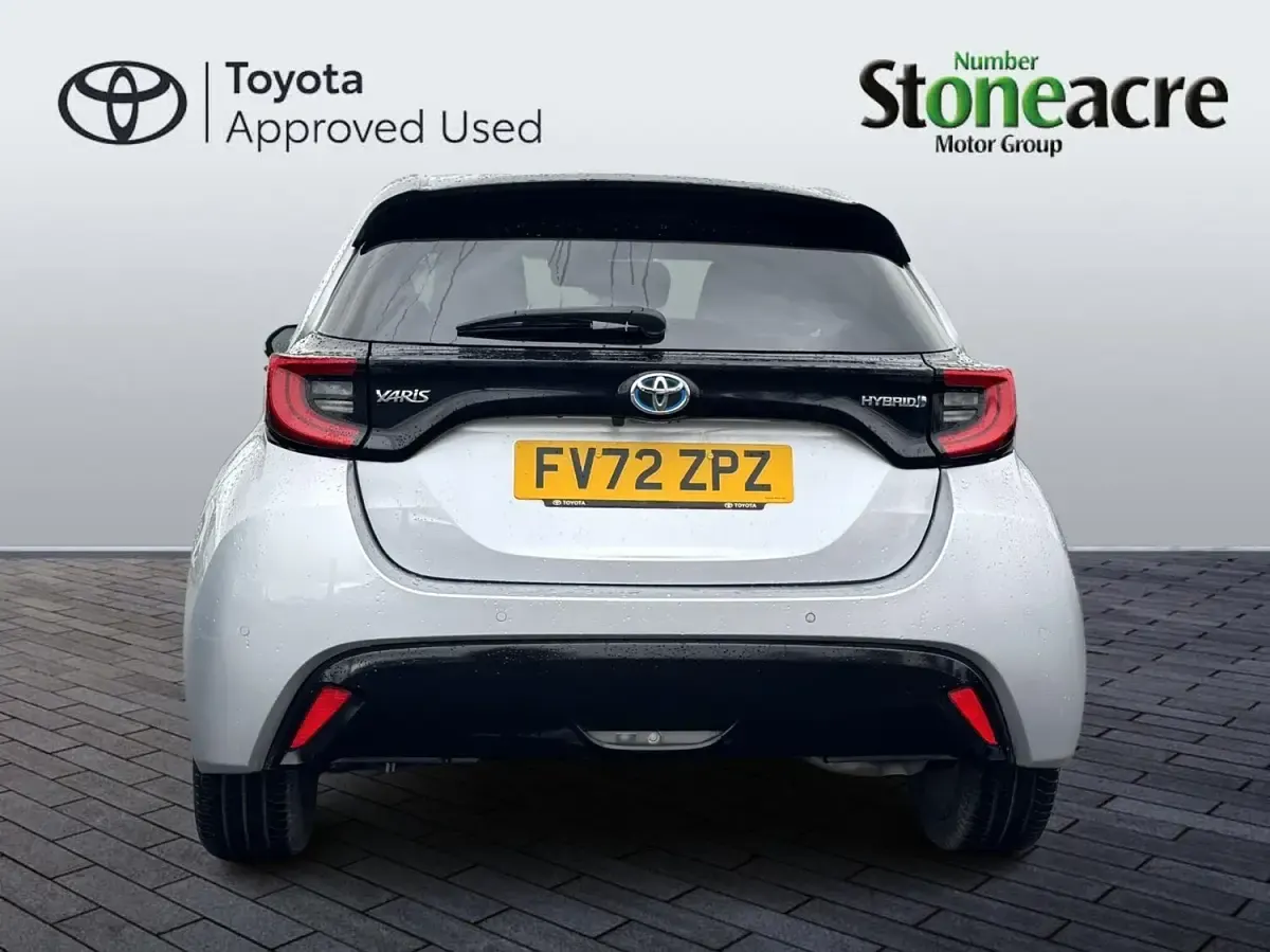Second-hand Toyota Yaris Hybrid 116 CP (85 kW) 2023 Argintiu Hatchback
