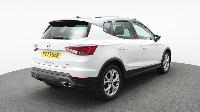 Used Seat Arona FR 110 HP (80 kW) 2023 White SUV