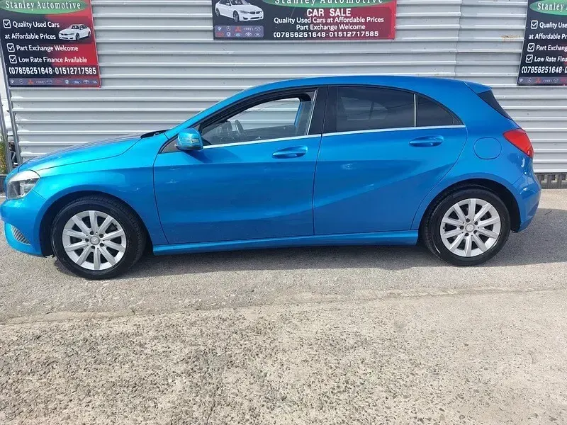 Used Mercedes A180 SE 2014 Blue Hatchback
