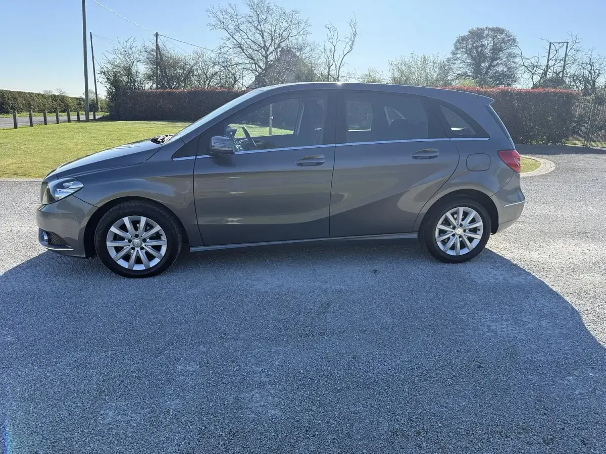 Begagnad Mercedes B180 SE 109 HK (80 kW) 2014 Grå Minibuss