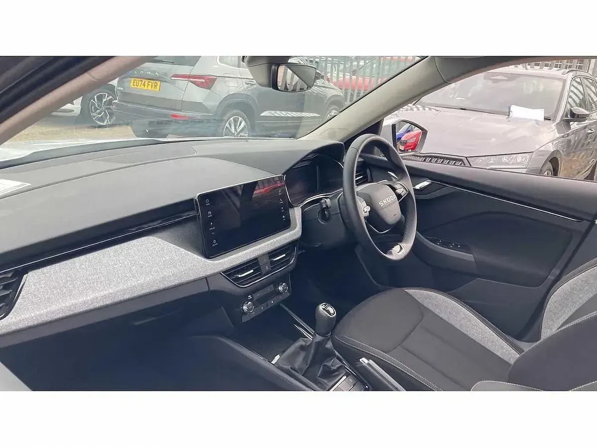 Used Skoda Kamiq SE 95 HP (69 kW) 2025 White SUV