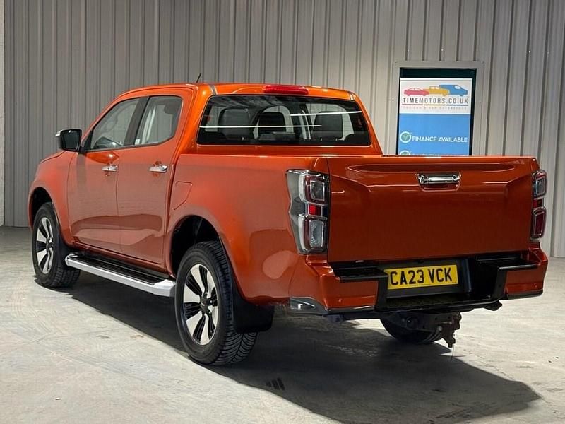 Used Isuzu D-Max 164 HP (120 kW) 2023 Orange Pickup