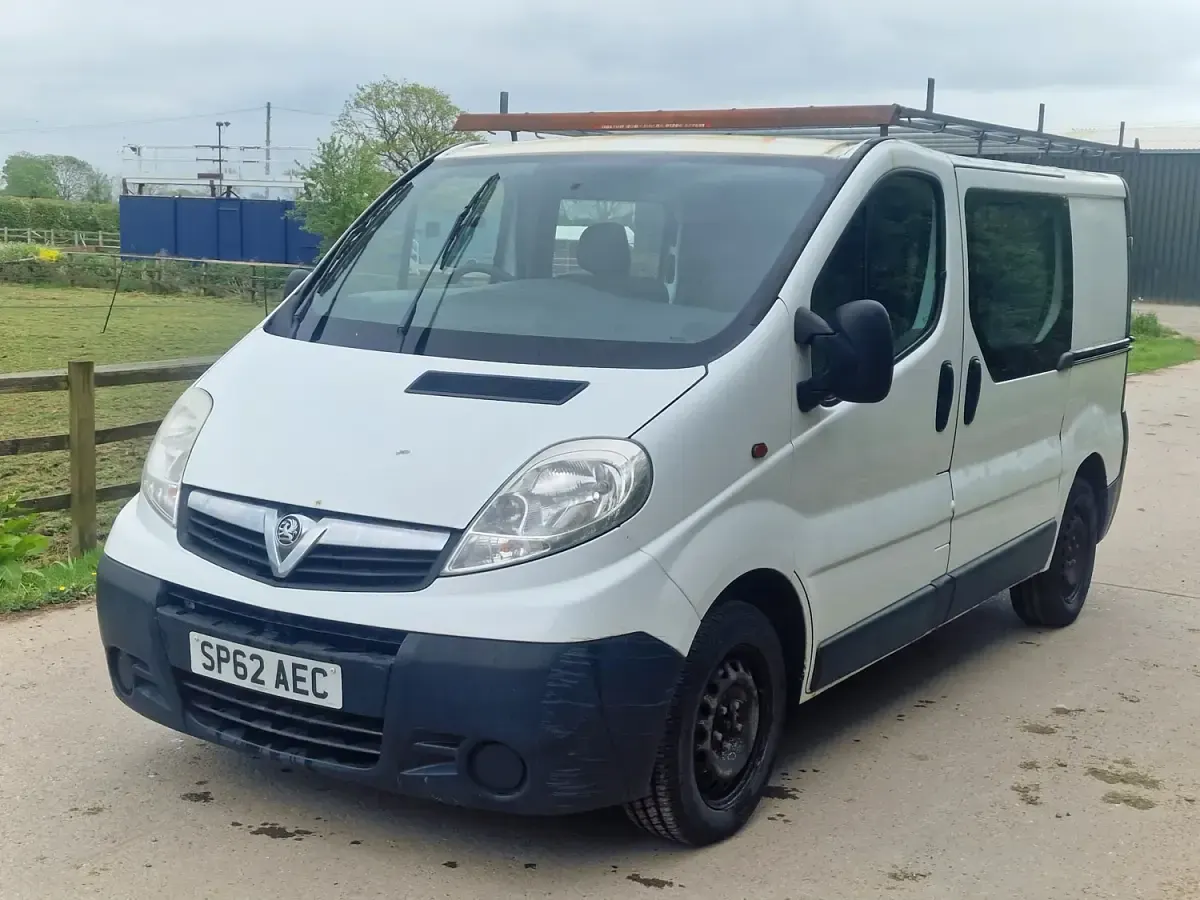 Second-hand Vauxhall Vivaro 90 CP (66 kW) 2012 Alb Monovolum
