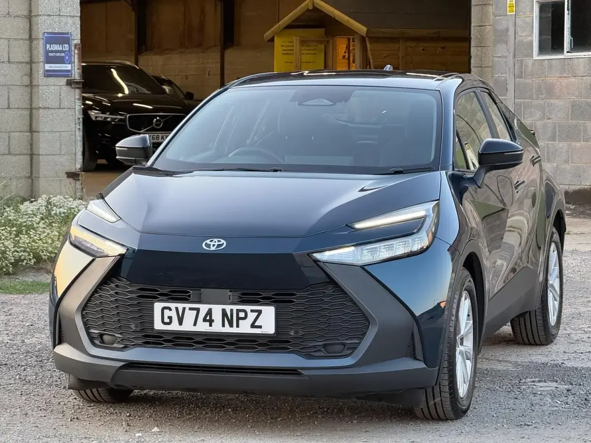 Used Toyota C-HR 140 HP (102 kW) 2024 Blue SUV