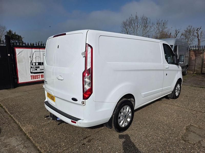 Used Ford Transit Custom Limited 130 HP (95 kW) 2021 White Van