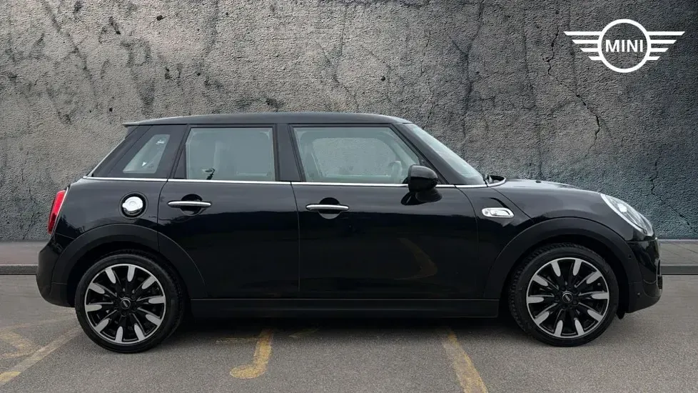 Used Mini Cooper S Exclusive 192 HP (141 kW) 2019 Black Hatchback