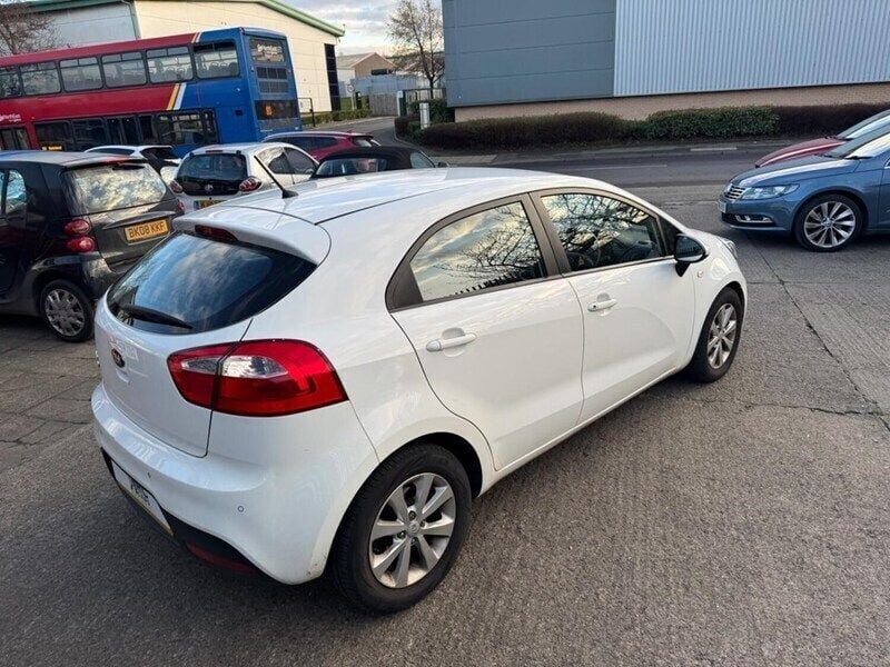 Used Kia Rio 83 HP (61 kW) 2014 White Hatchback
