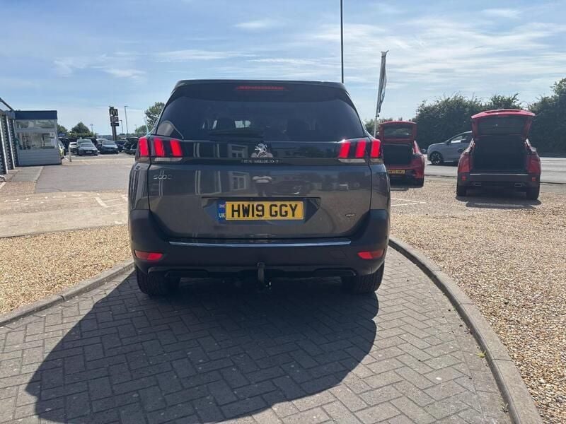 Nimbus grey Used 2019 Peugeot 5008 Allure MPV | £16,995 (Fair price) - Image 1/4