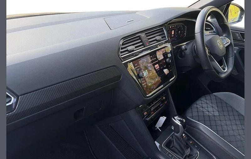 Used VW Tiguan R-line 150 HP (110 kW) 2023 Black SUV