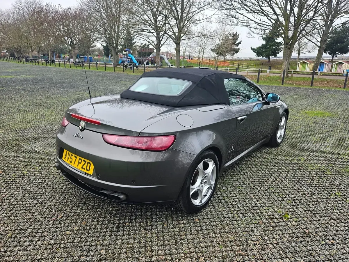 Used Alfa Romeo Spider 260 HP (191 kW) 2007 Grey Cabriolet