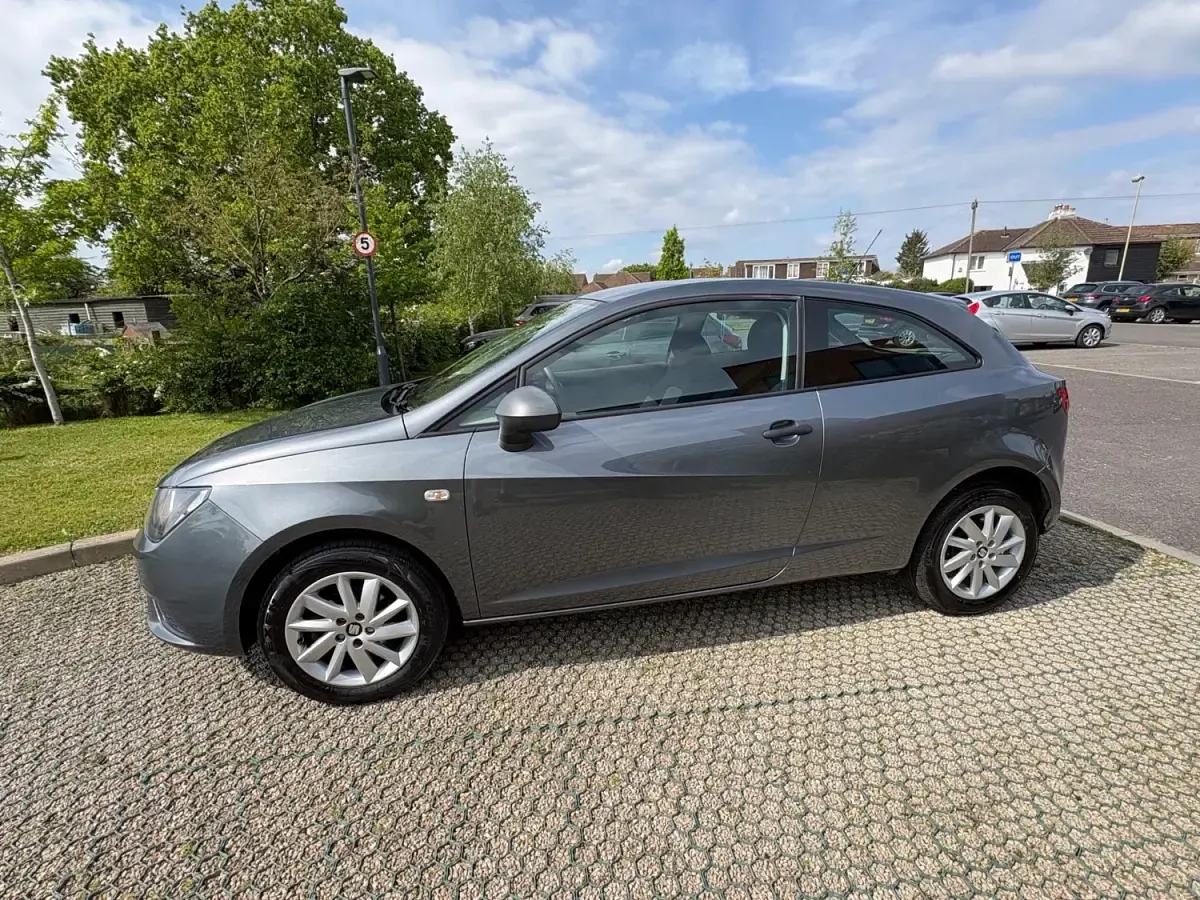 Używany Seat Ibiza SOL 75 KM (55 kW) 2016 Szary Hatchback