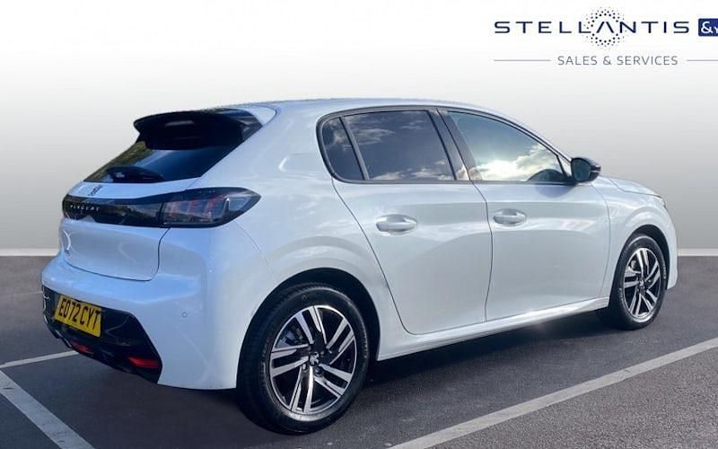 Used Peugeot 208 Allure+ 102 HP (75 kW) 2022 White Hatchback