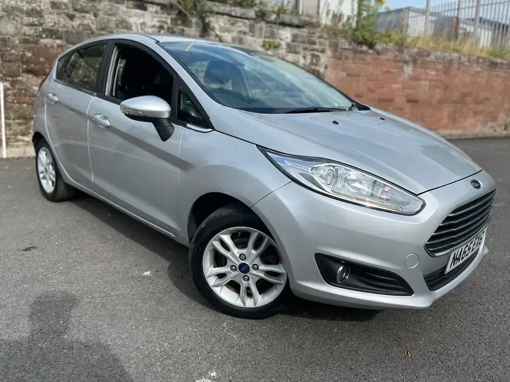 Used Ford Fiesta Zetec 82 HP (60 kW) 2015 Silver Hatchback