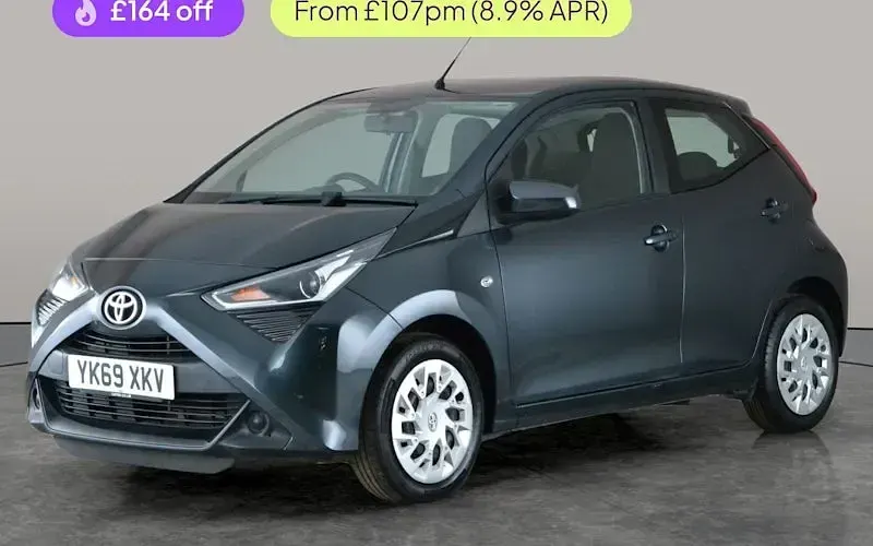 Begagnad Toyota Aygo X-play 72 HK (52 kW) 2020 Halvkombi
